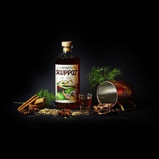 Amaro Della Laga SCUPPOZ, liquore abruzzese con erbe e radici di montagna.